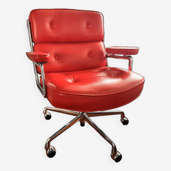 Lobby Chair red Charles Eames Vitra edition