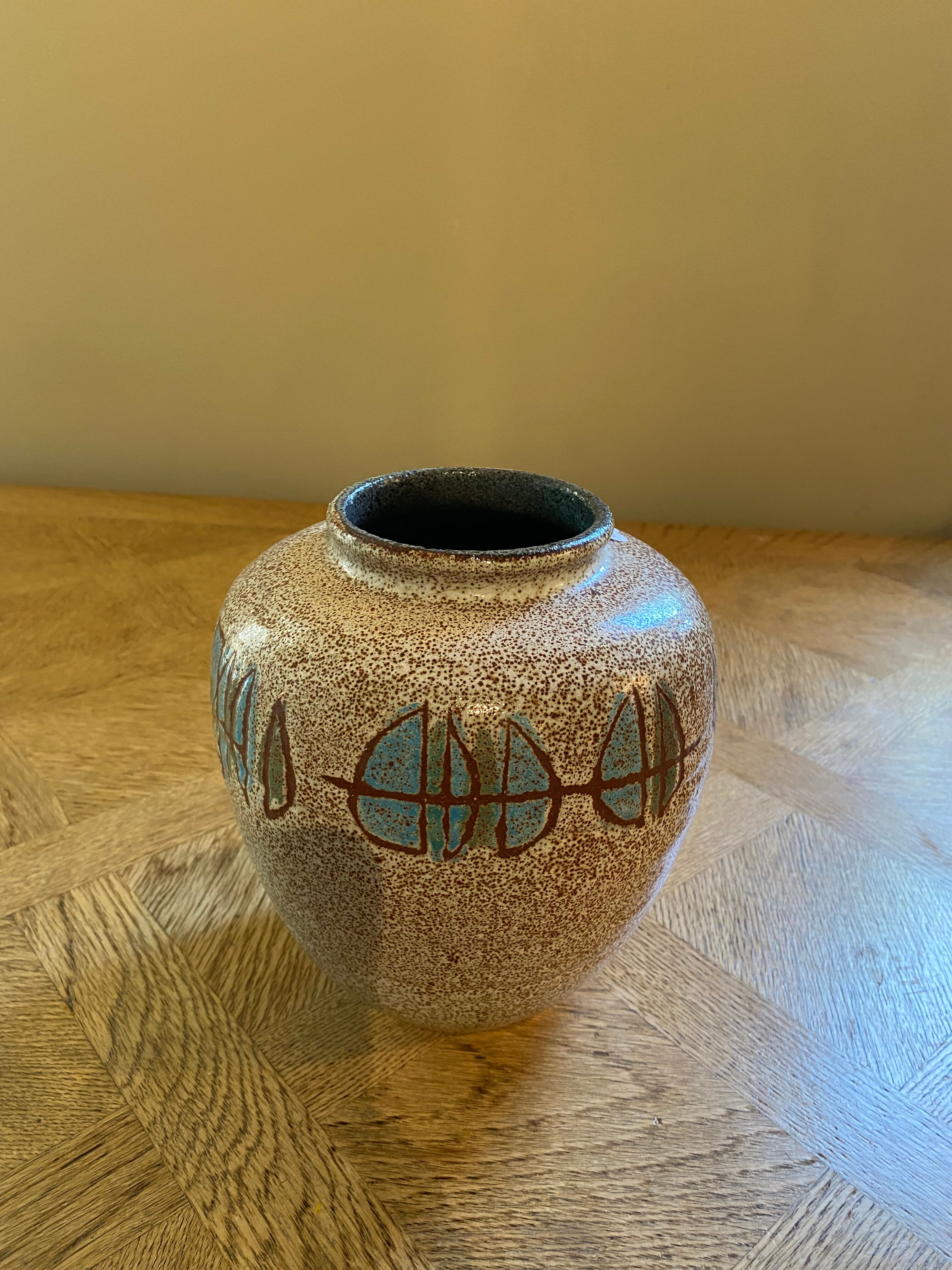 Accolay ceramic vase with geometric patterns