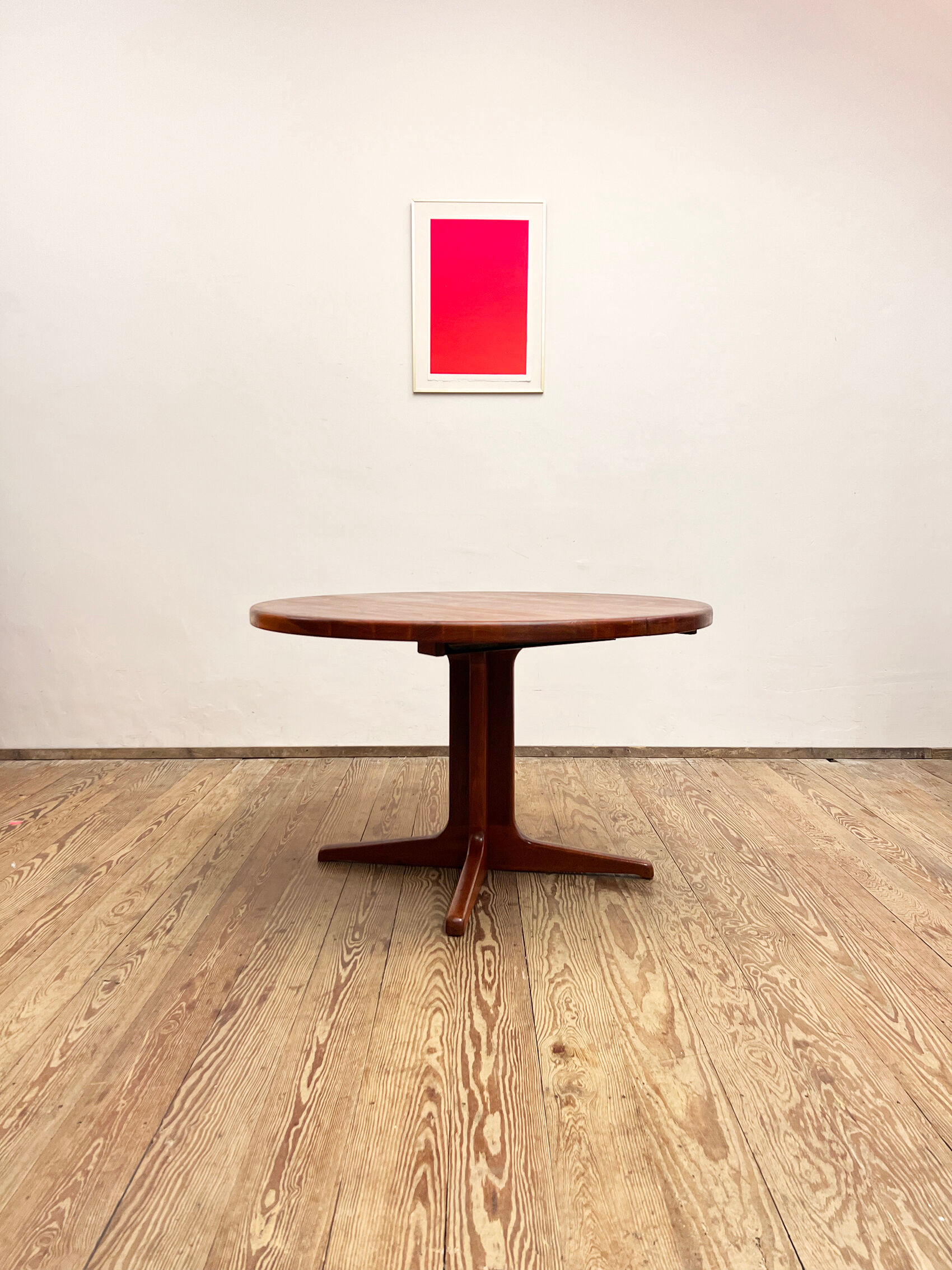 Round Mid Century Dining Table made out of massice teak wood, Denmark, 1970s