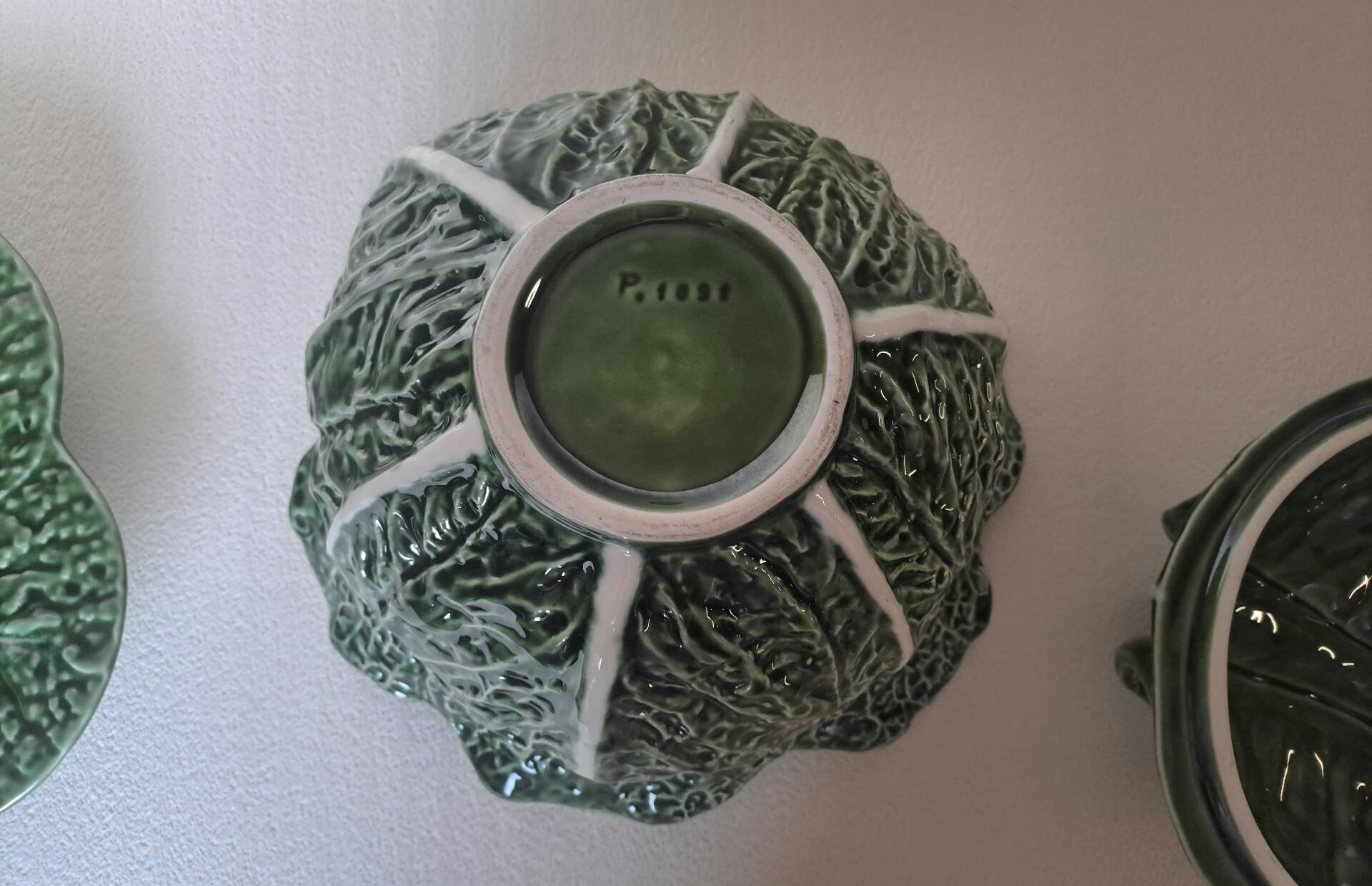 Important cabbage soup tureen and its vintage earthenware dish.