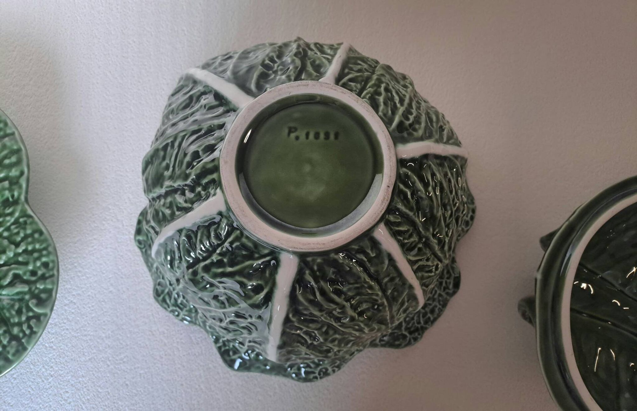 Important cabbage soup tureen and its vintage earthenware dish.