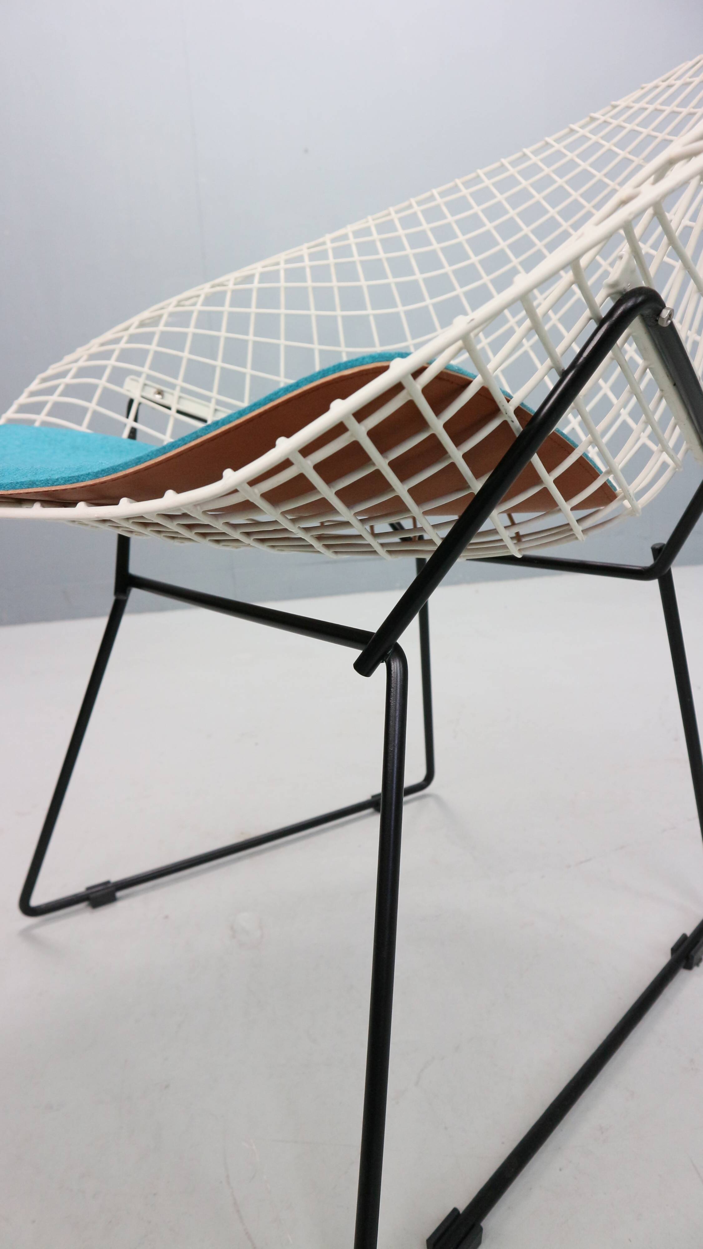 Diamond chair by Harry Bertoia in white & black metal and new blue seating