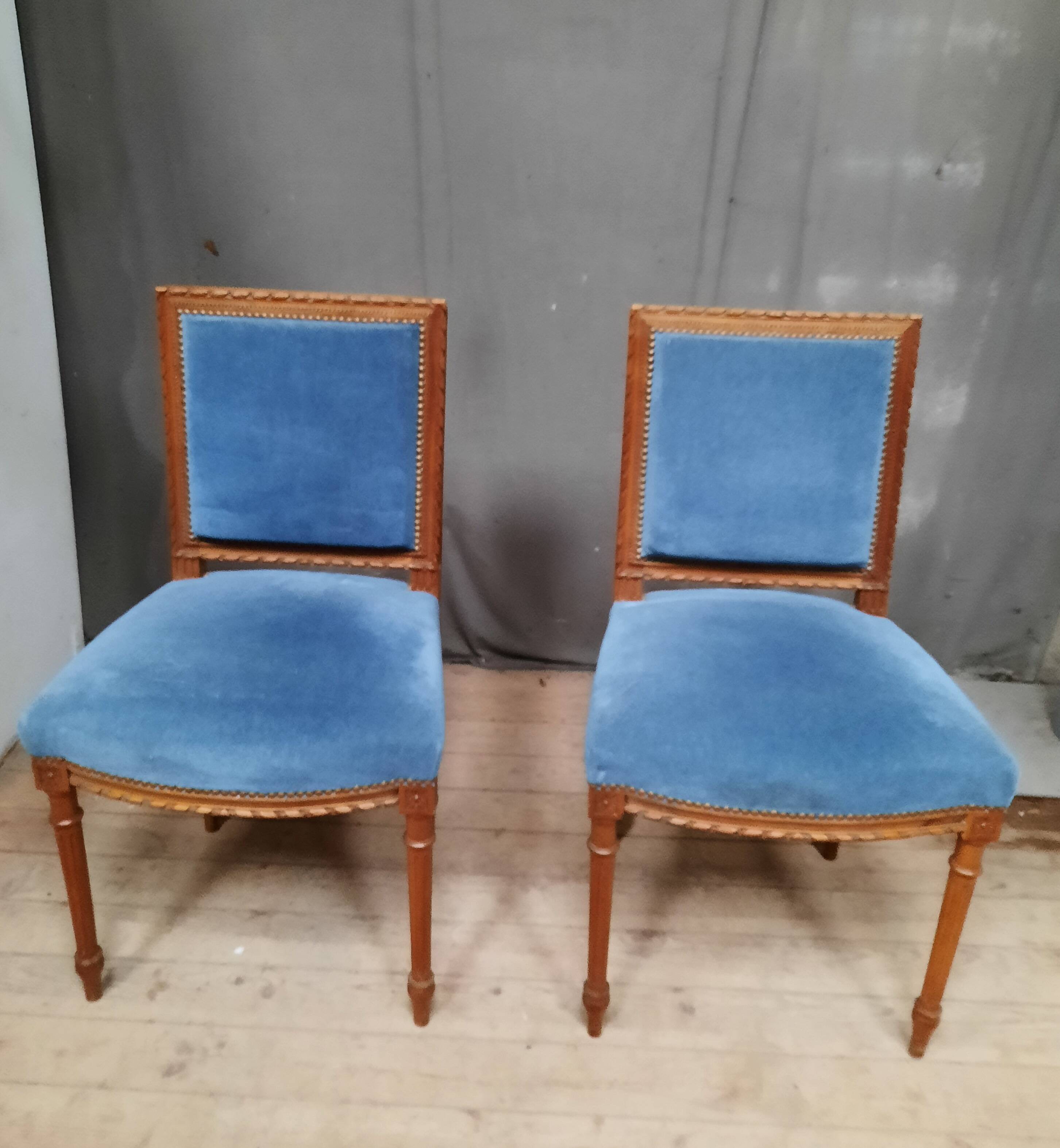 Paire de chaise style louis XVI