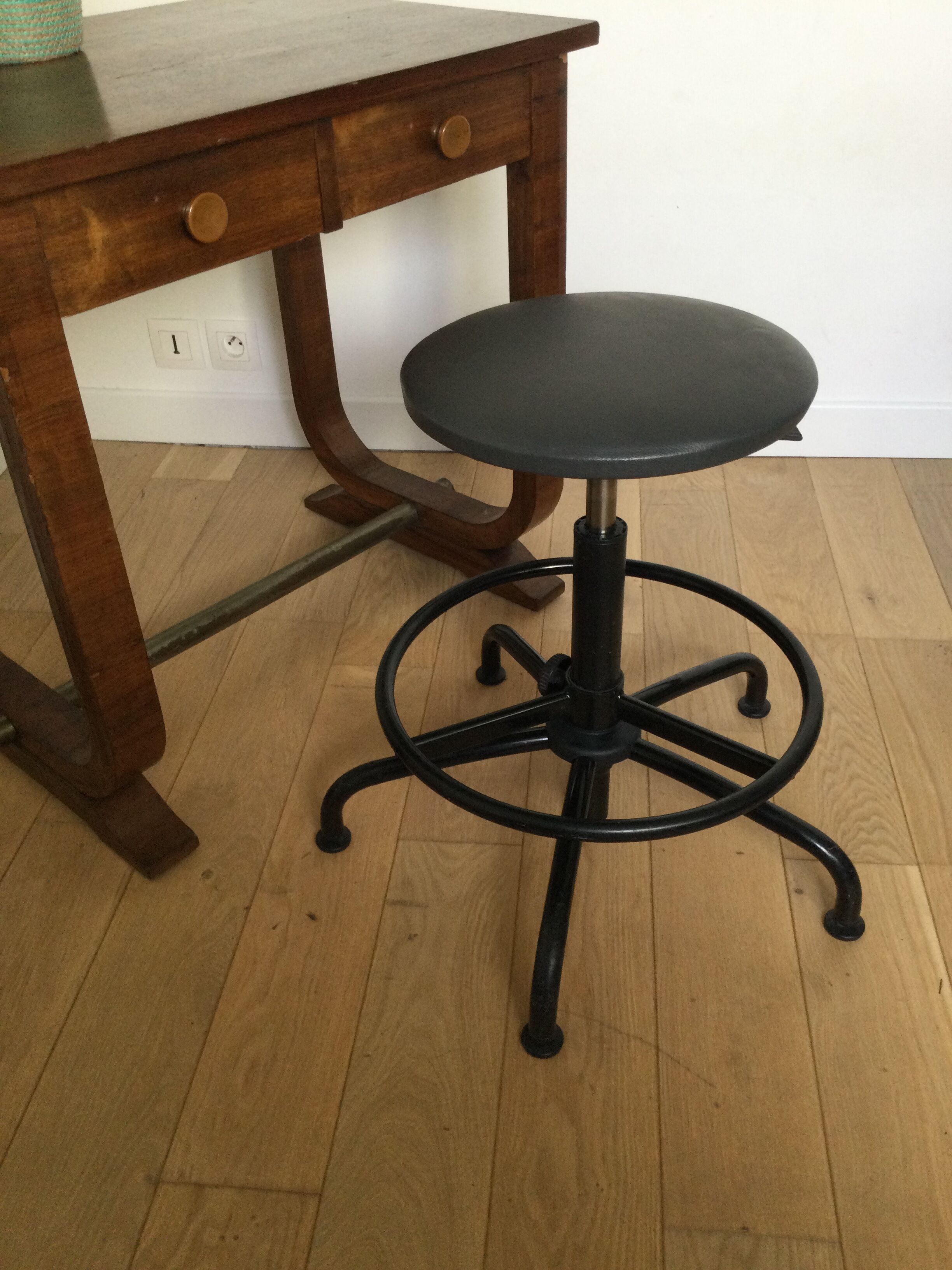 Adjustable and swivelling vintage industrial stool