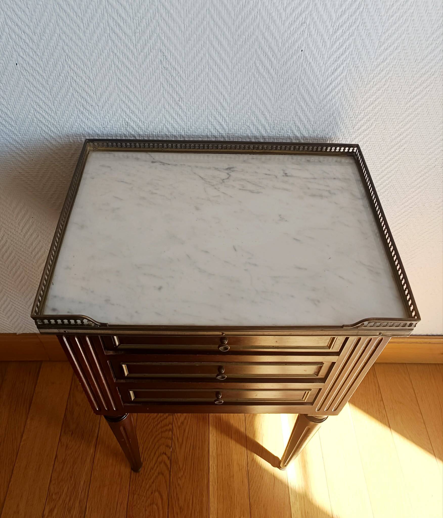 Tablet de chevet ou chiffonnière style Louis XVI