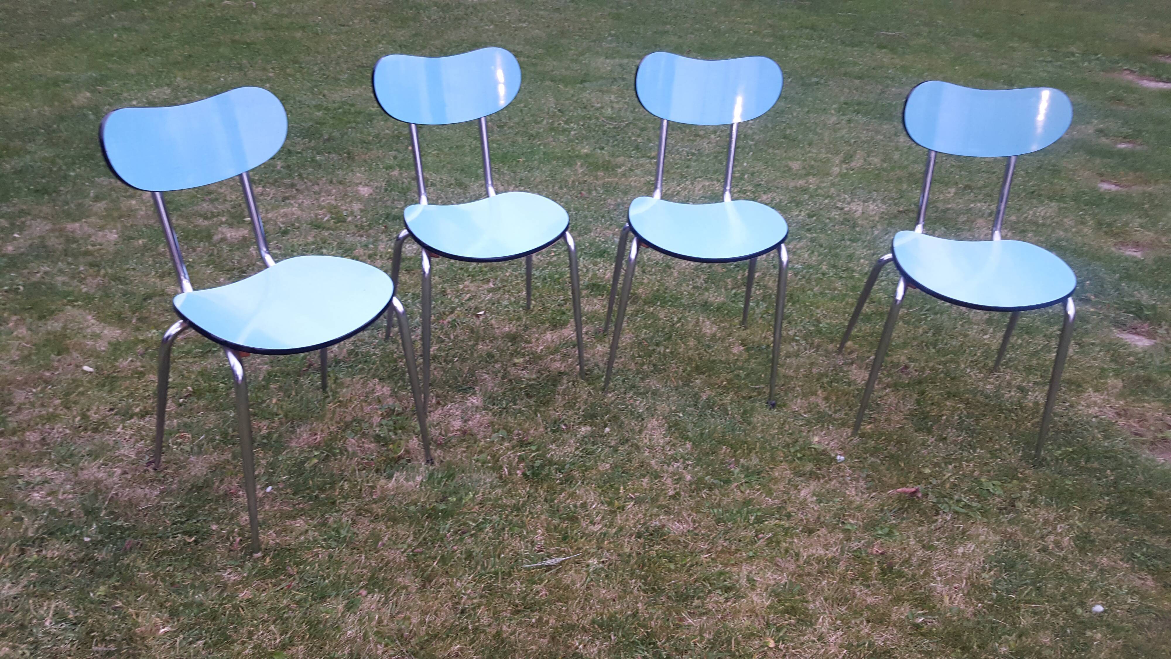 4 chaises vintages en formica bleues
