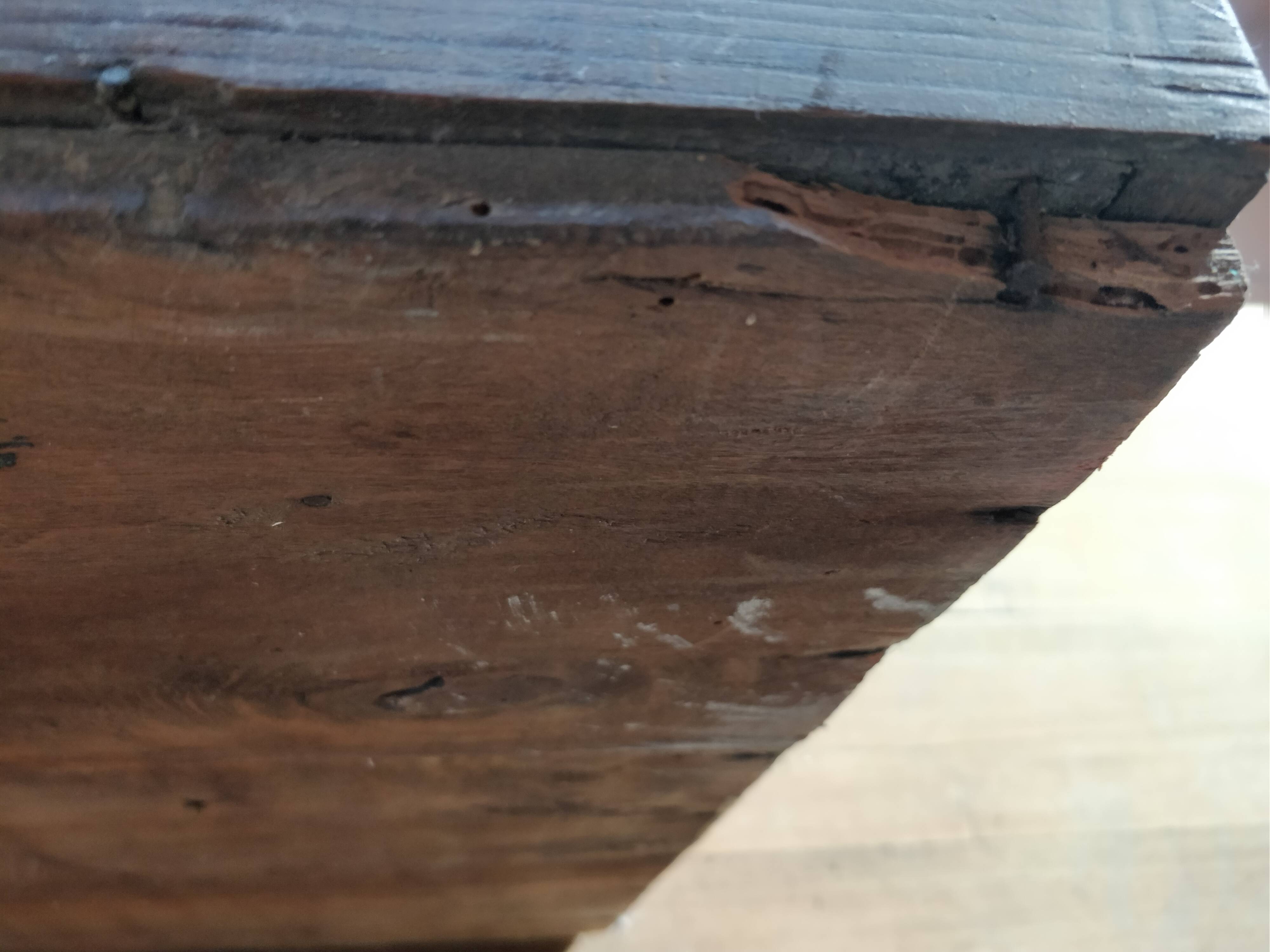 Sur meuble de bureau à casiers et tiroirs