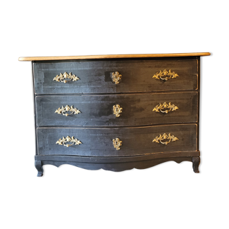 Antique chest of drawers