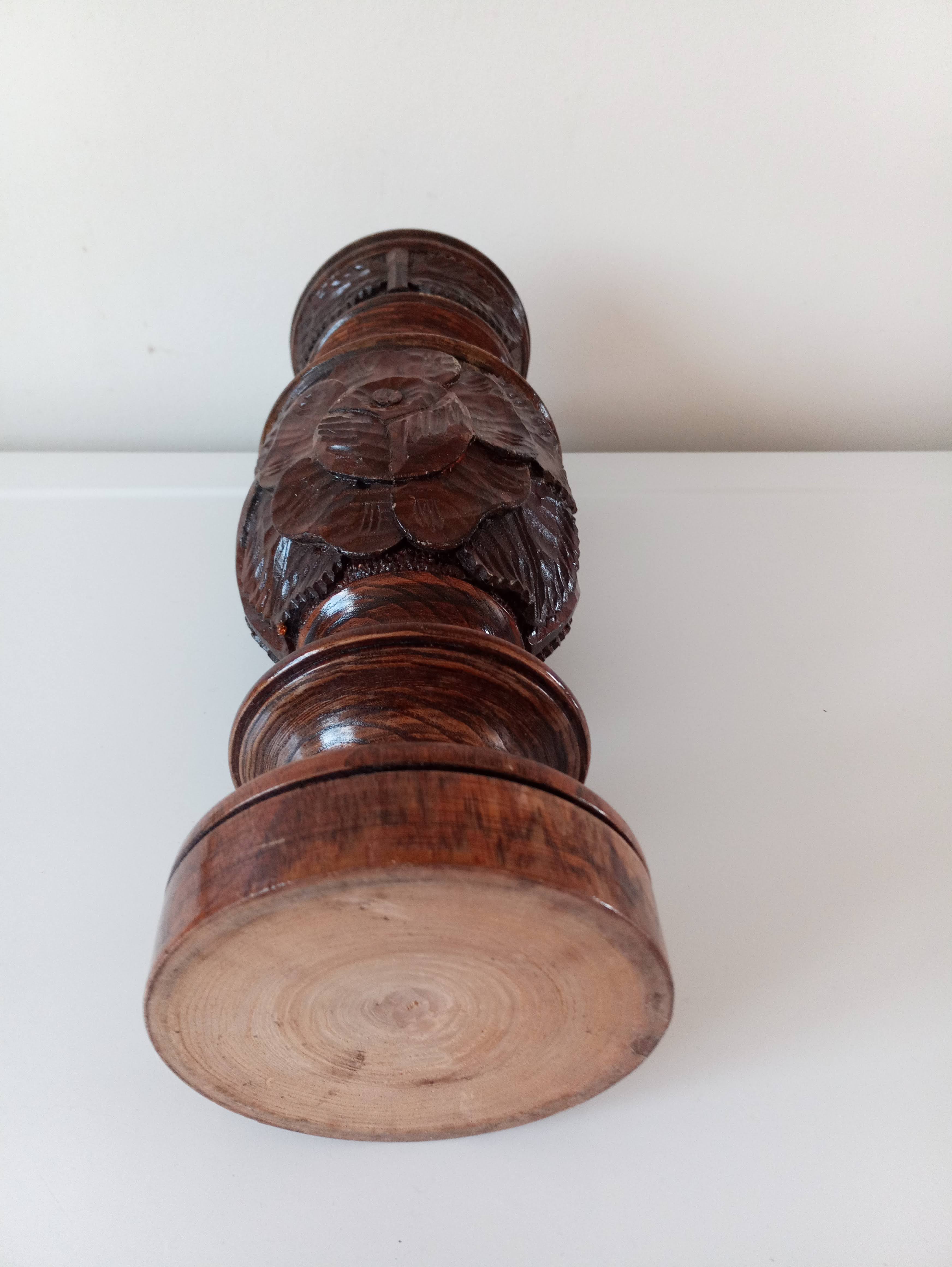 Vase bois massif sculpté à la main