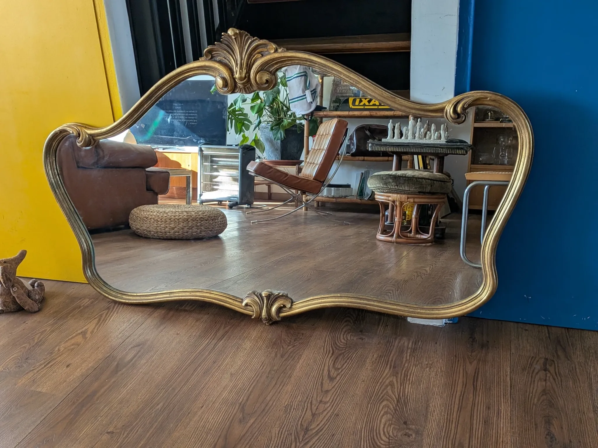 Large golden mirror in vintage Louis XV rocaille style, 144 cm