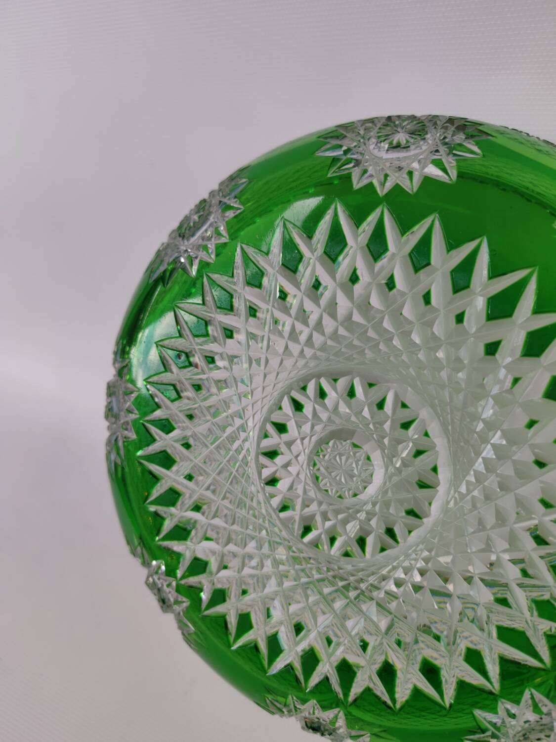 Saladier en cristal vert, première partie du XX ème siècle