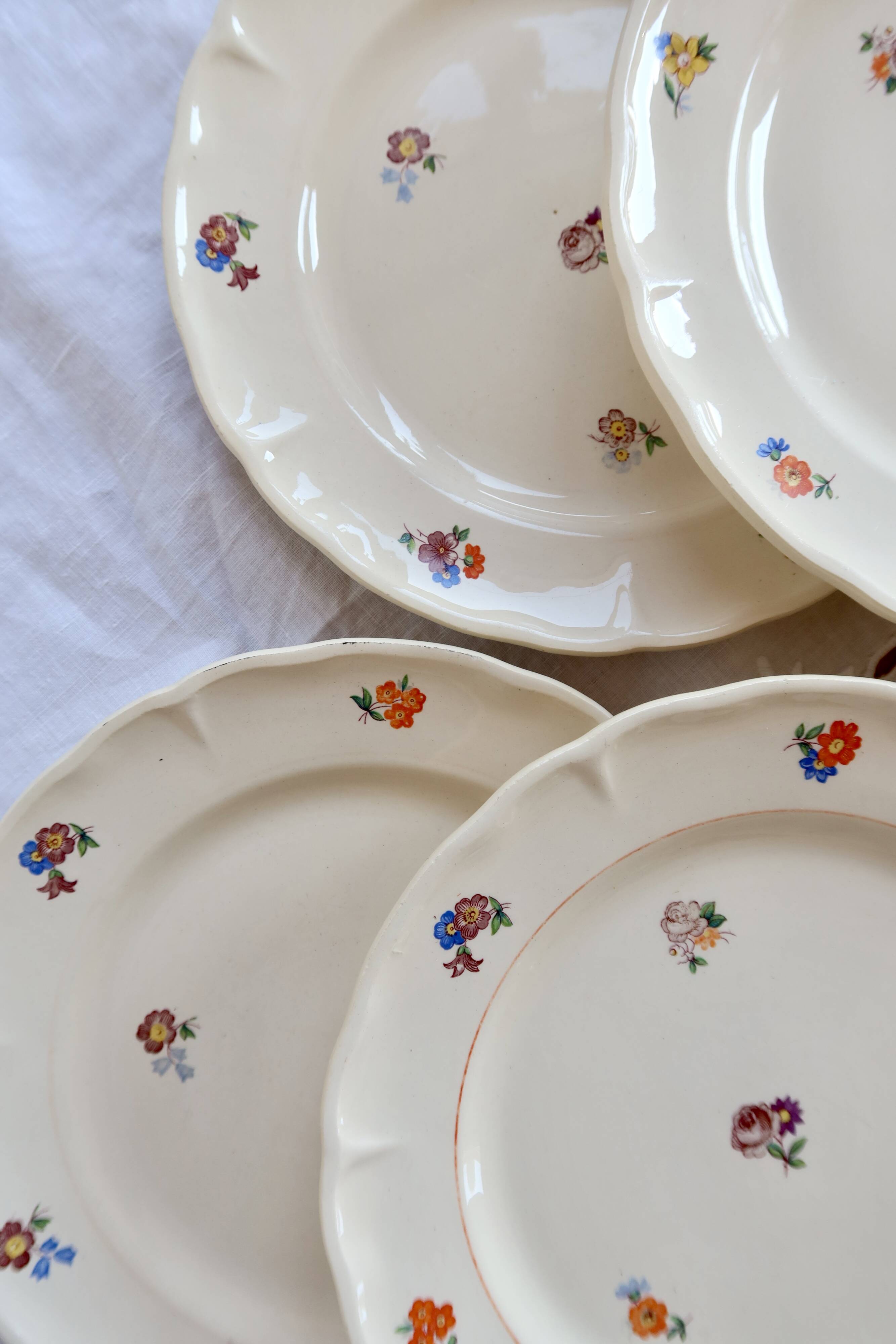 6 vintage ivory earthenware dessert plates – Small flower decoration