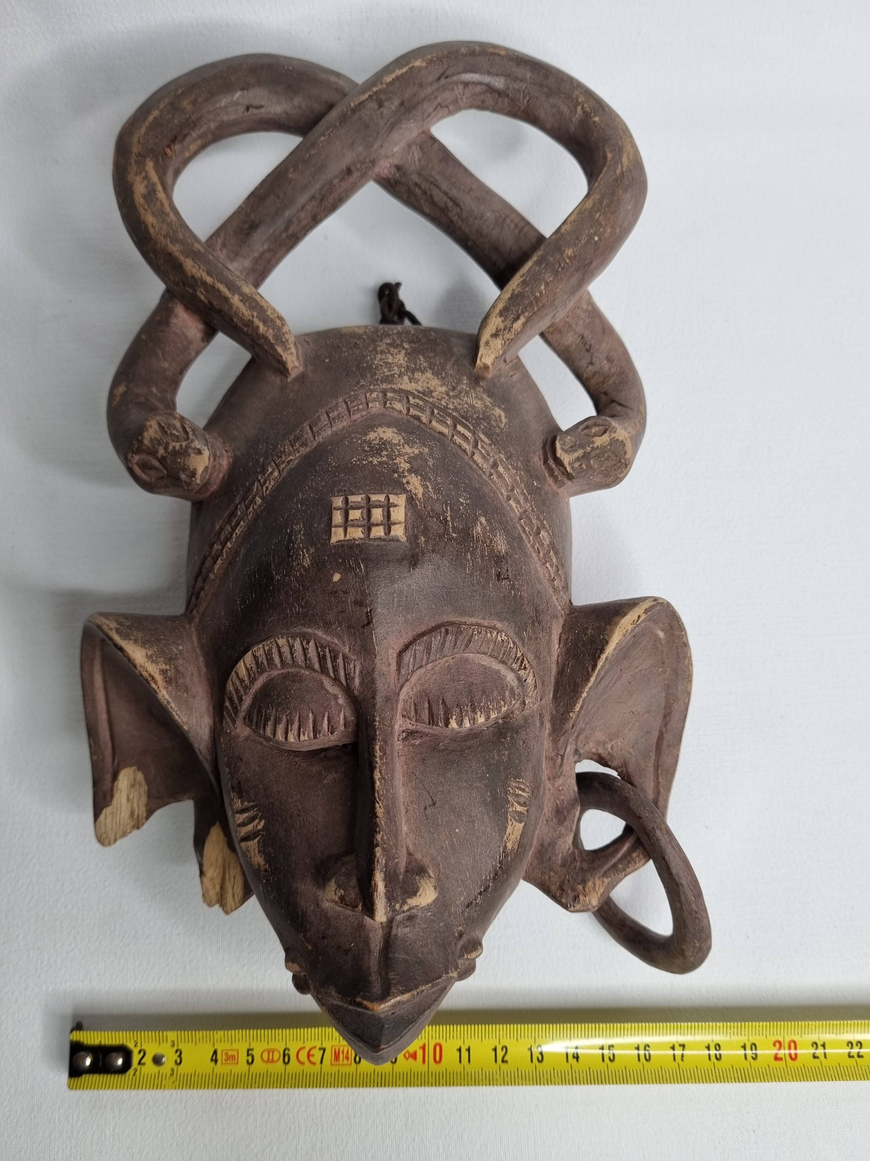 Masque Sénoufo Kpelie en bois sculpté, Côte d’Ivoire, XXe, 30 x 18 cm