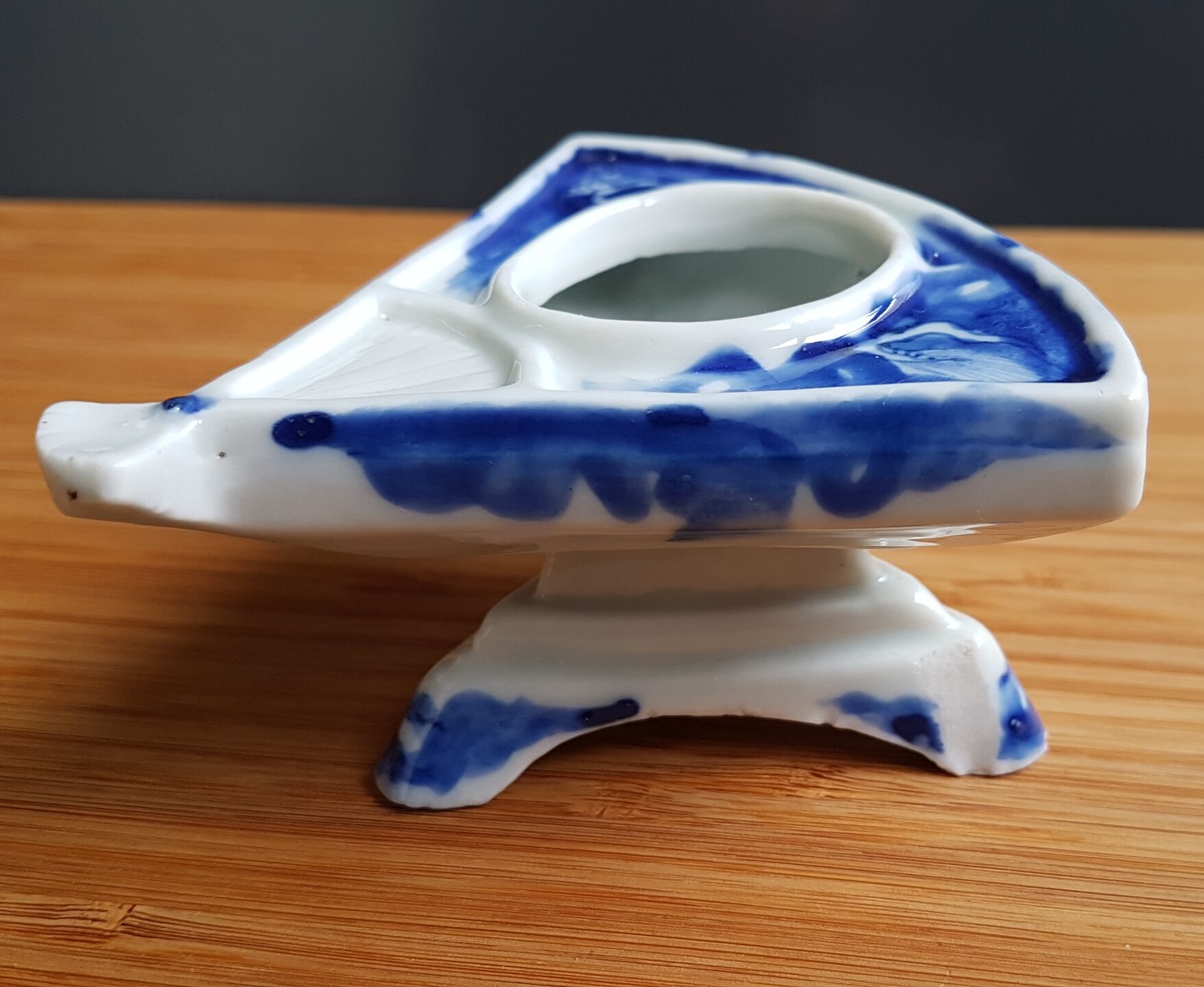 Ancient Chinese porcelain inkwell