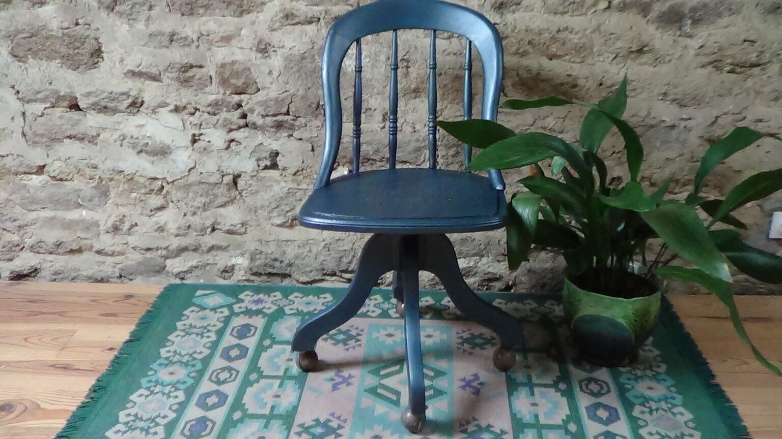 Swivel Office Chair.