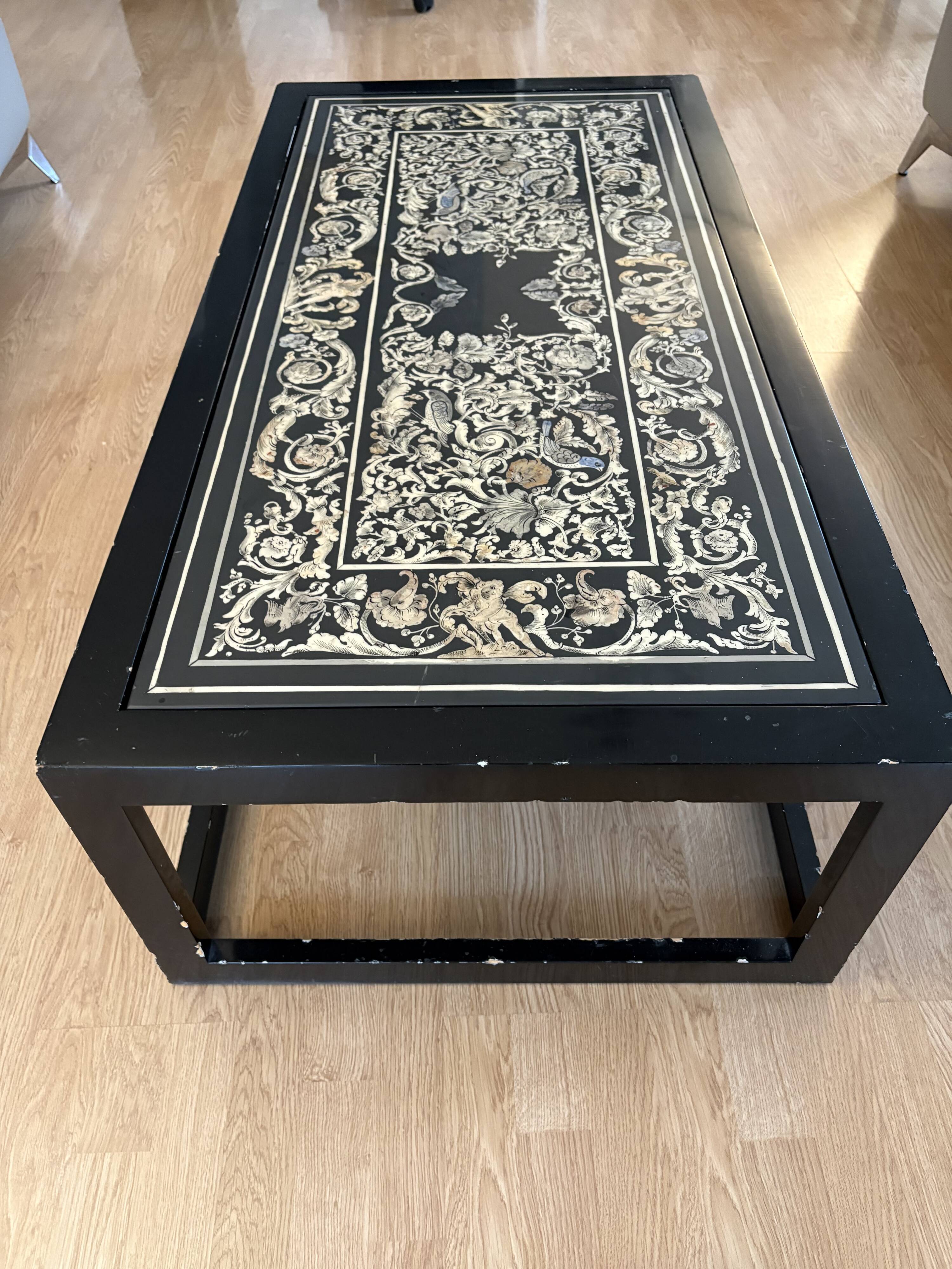 Lacquered wooden coffee table with a Scaglione marble top.