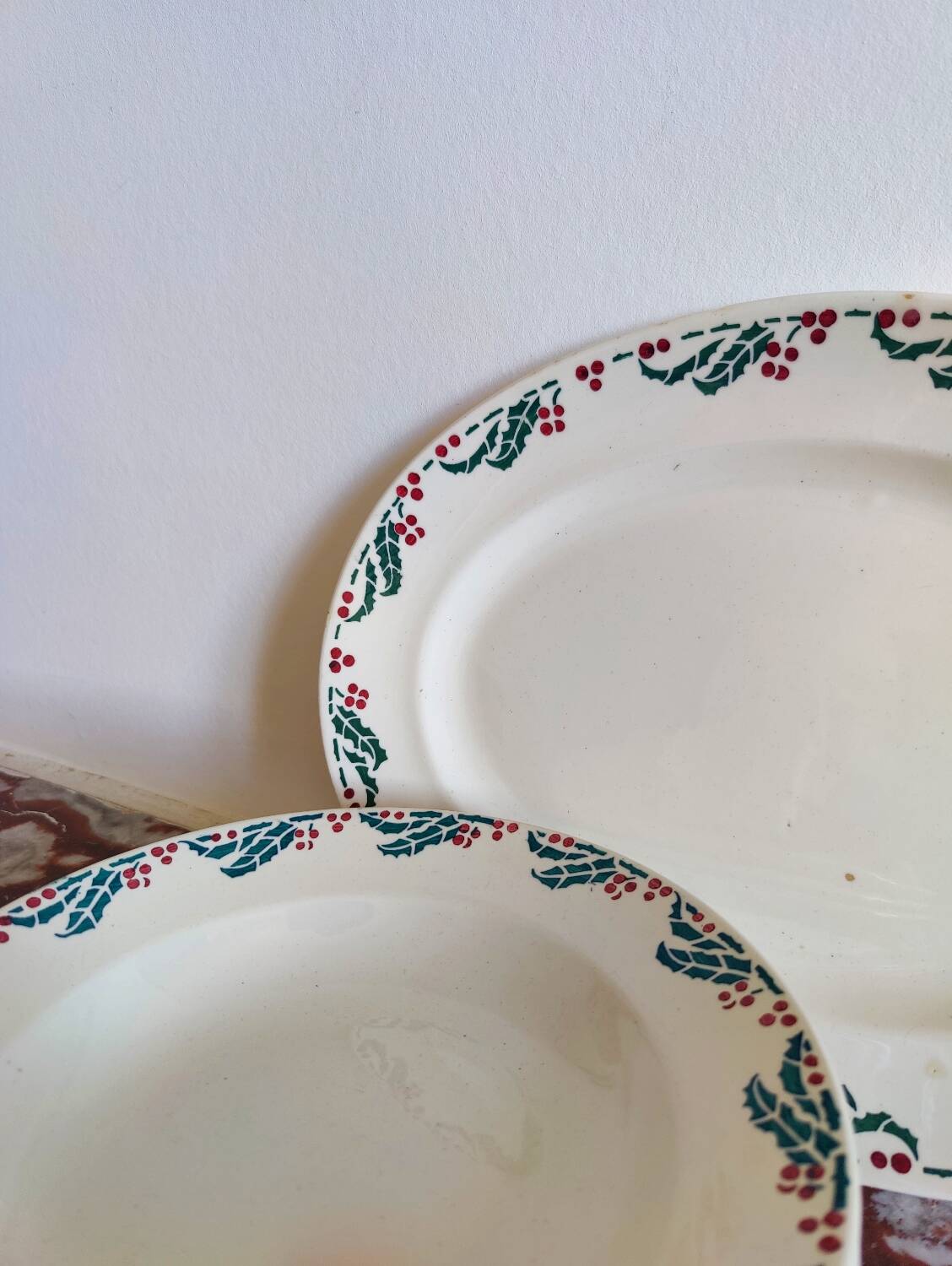 Sarreguemines earthenware service with holly decoration