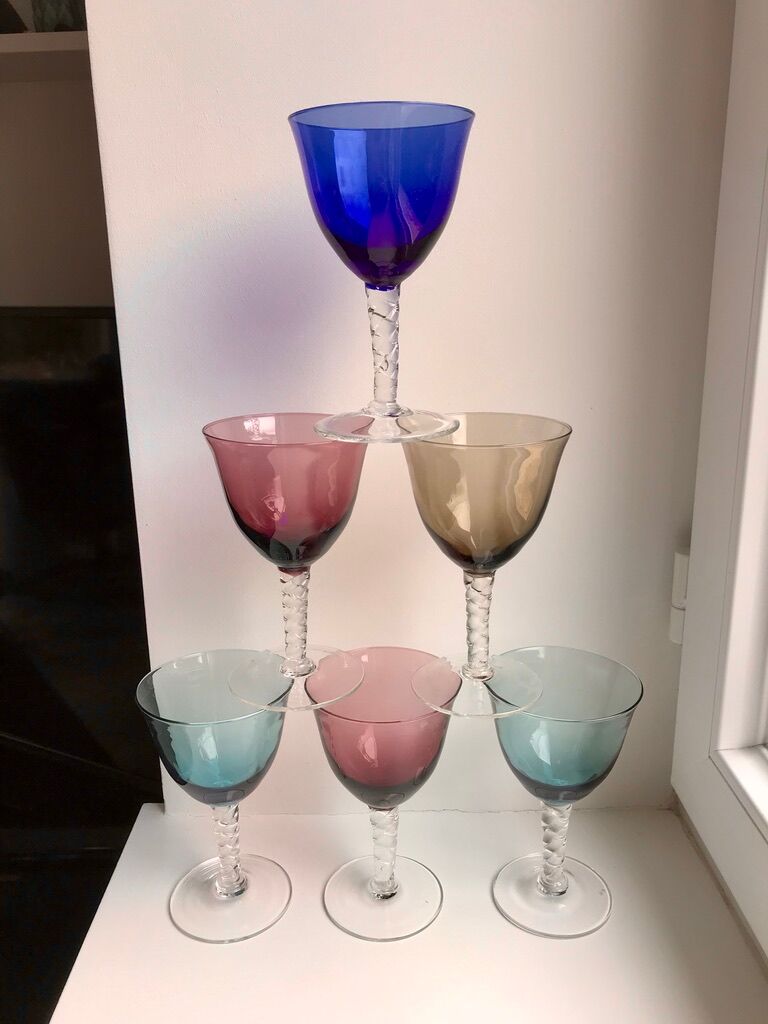 Set 6 colored wine glasses and worked feet 70s