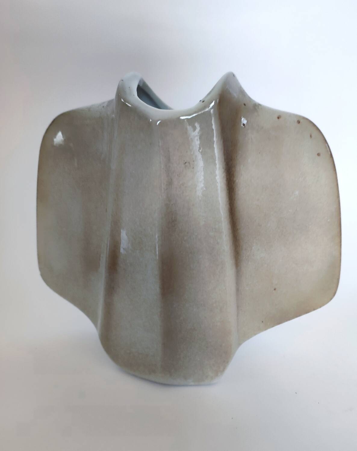 Virebent ceramic vase