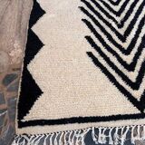 Handmade black and white Beni Ouraine rug, size 150 x 250 cm