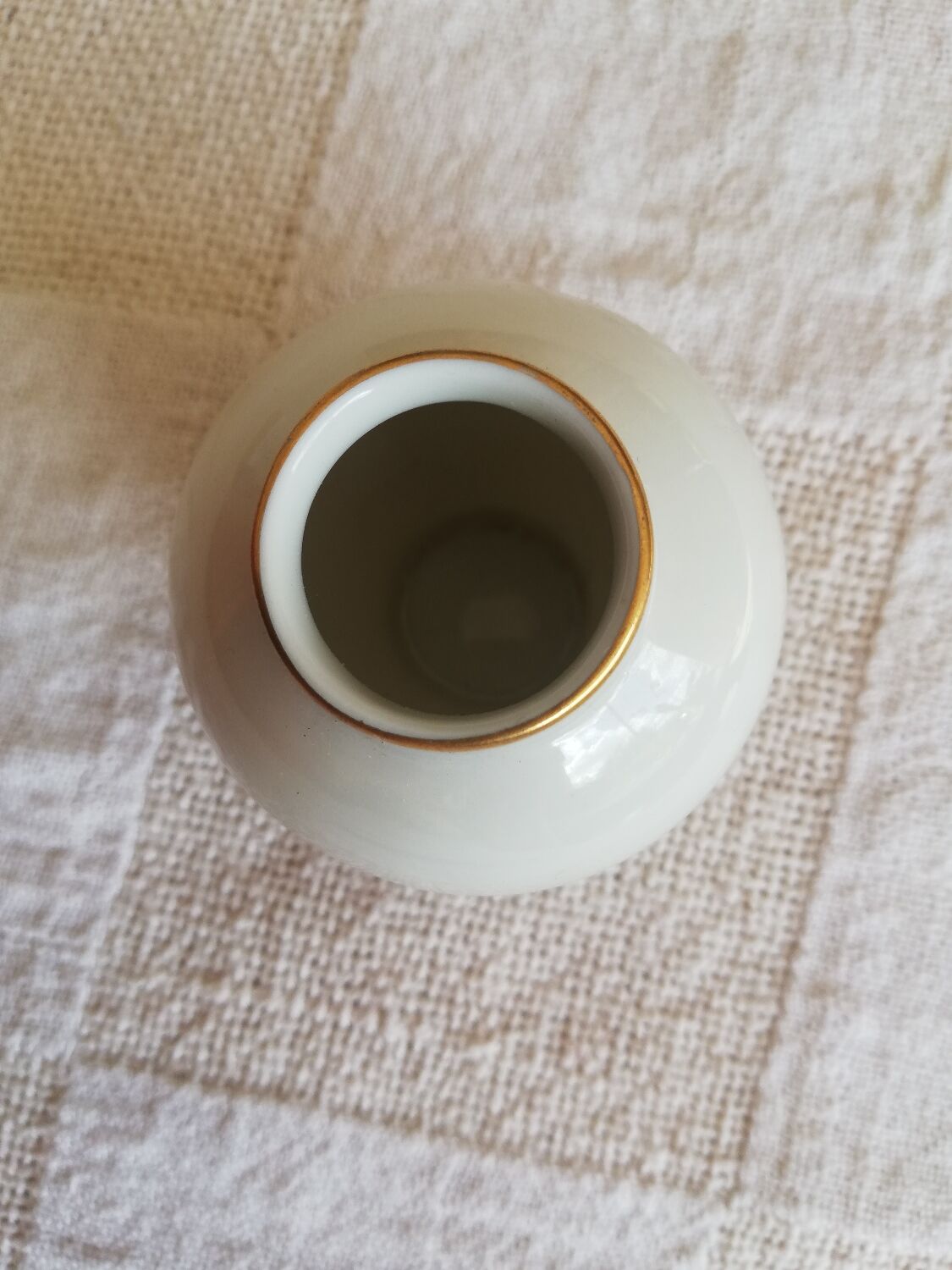 Very small round vase in off-white color with gold edging ESCHENBACH