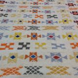 Tapis blanc à motifs berbères multicolore fait main en pure laine