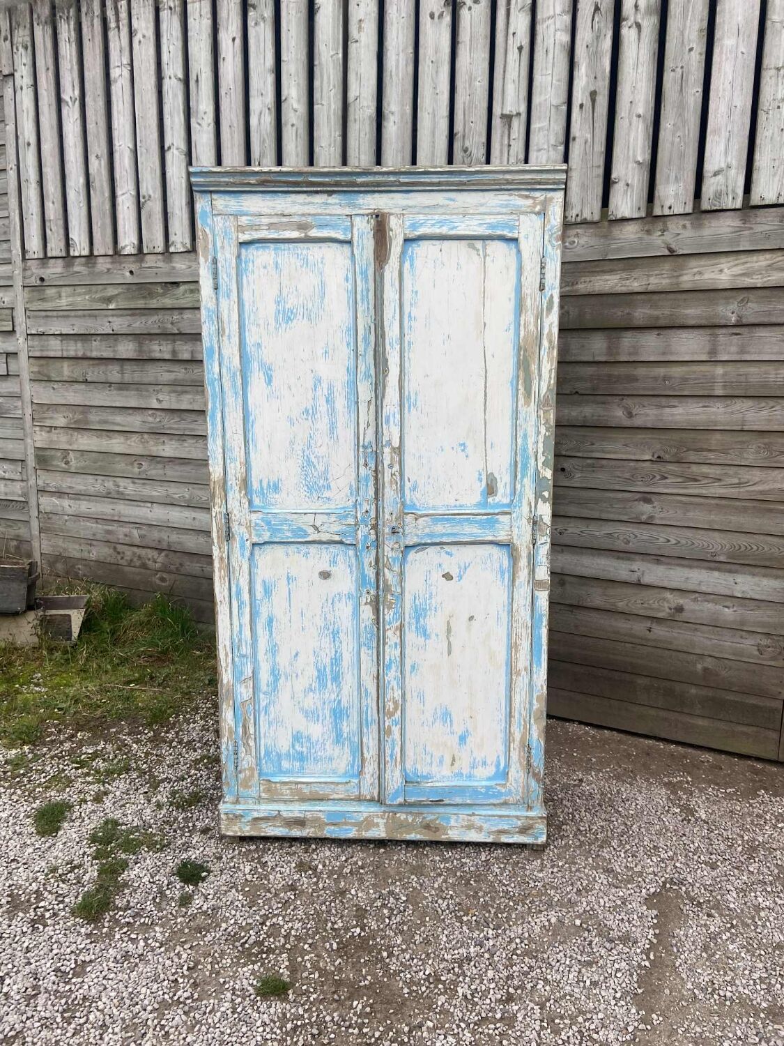 Armoire parisienne en bois
