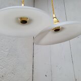 Duo of suspensions in white opaline