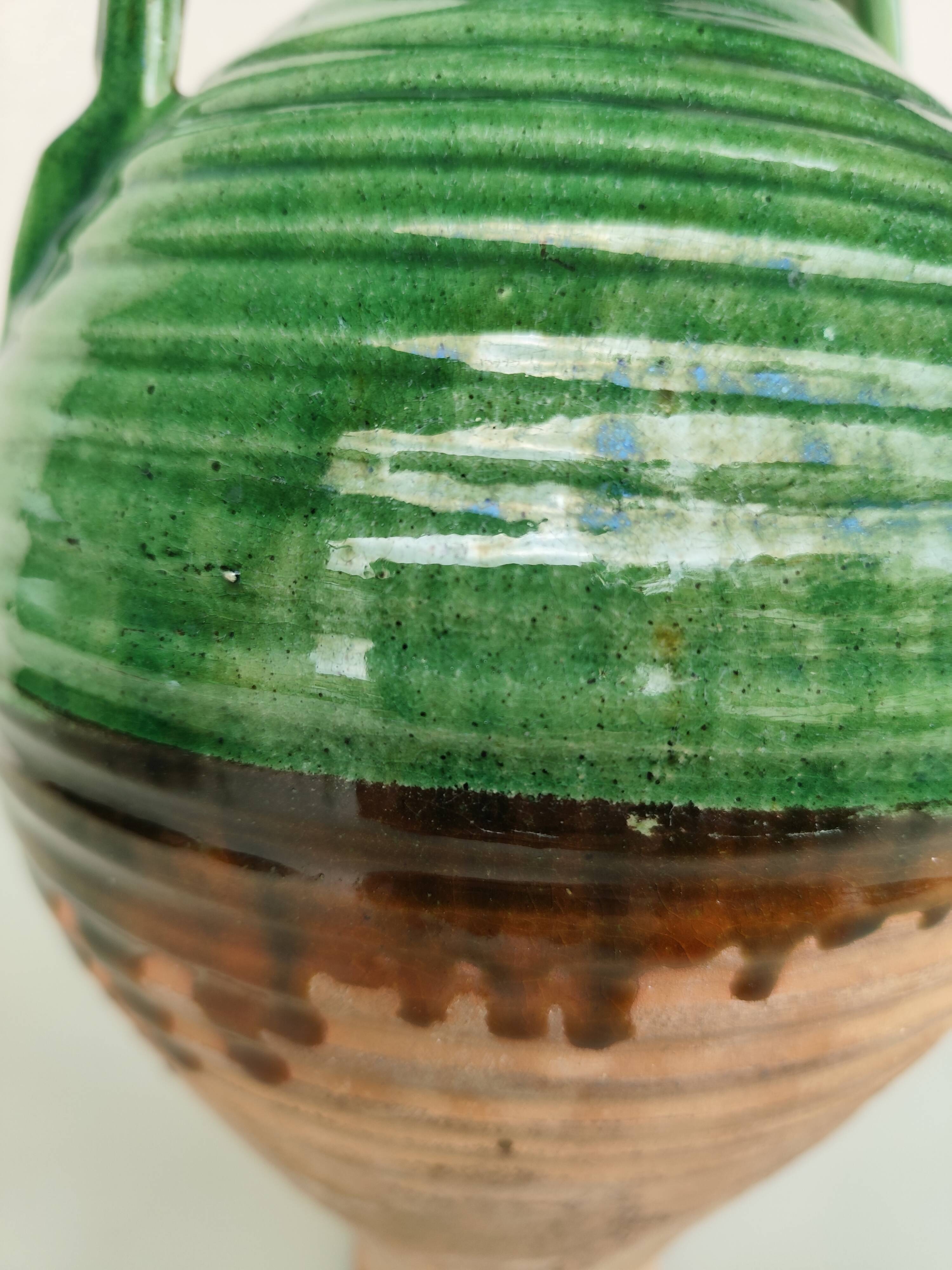 Carafe en grès vert