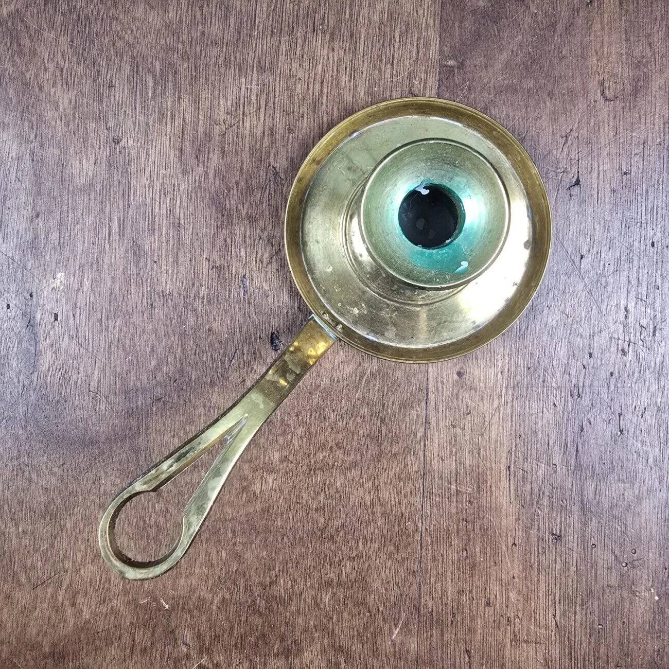 Vintage brass cellar rat, geometric handle in Art Deco style.