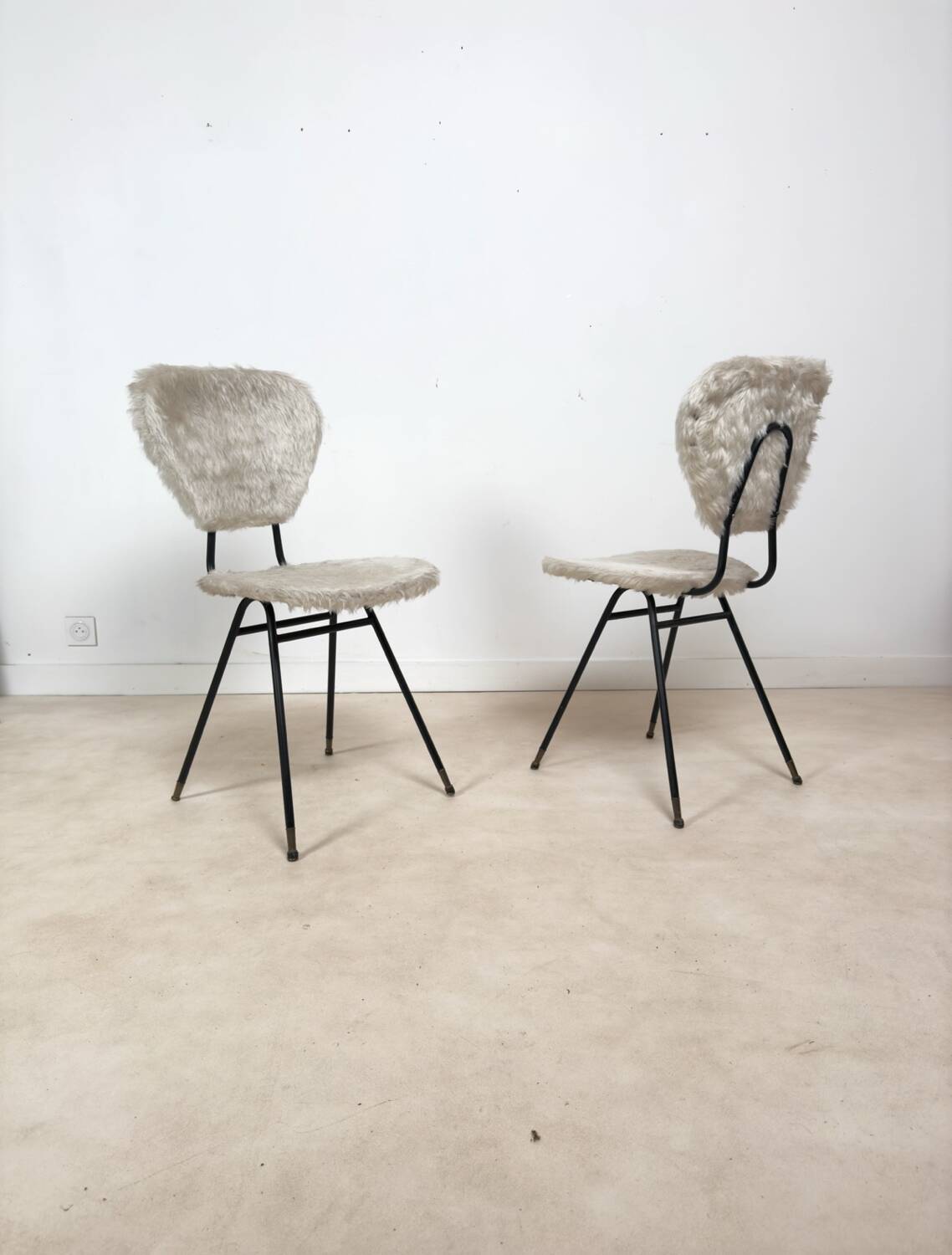 Paire de chaises moumoute vintage