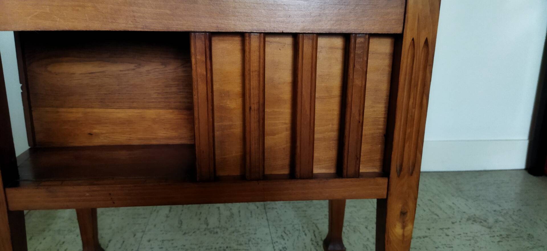 Vintage wooden side table with trompe-l'œil system.
