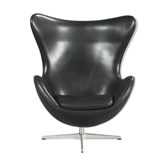 Egg armchair by Arne Jacobsen