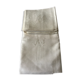 All tablecloth and napkins monogramee