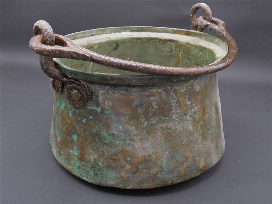 Copper cauldron for pot-stitgling