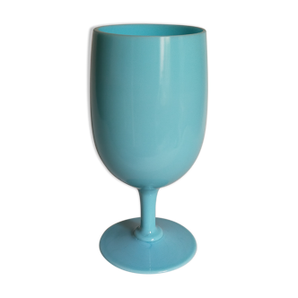 Vase à pied en opaline bleue vintage