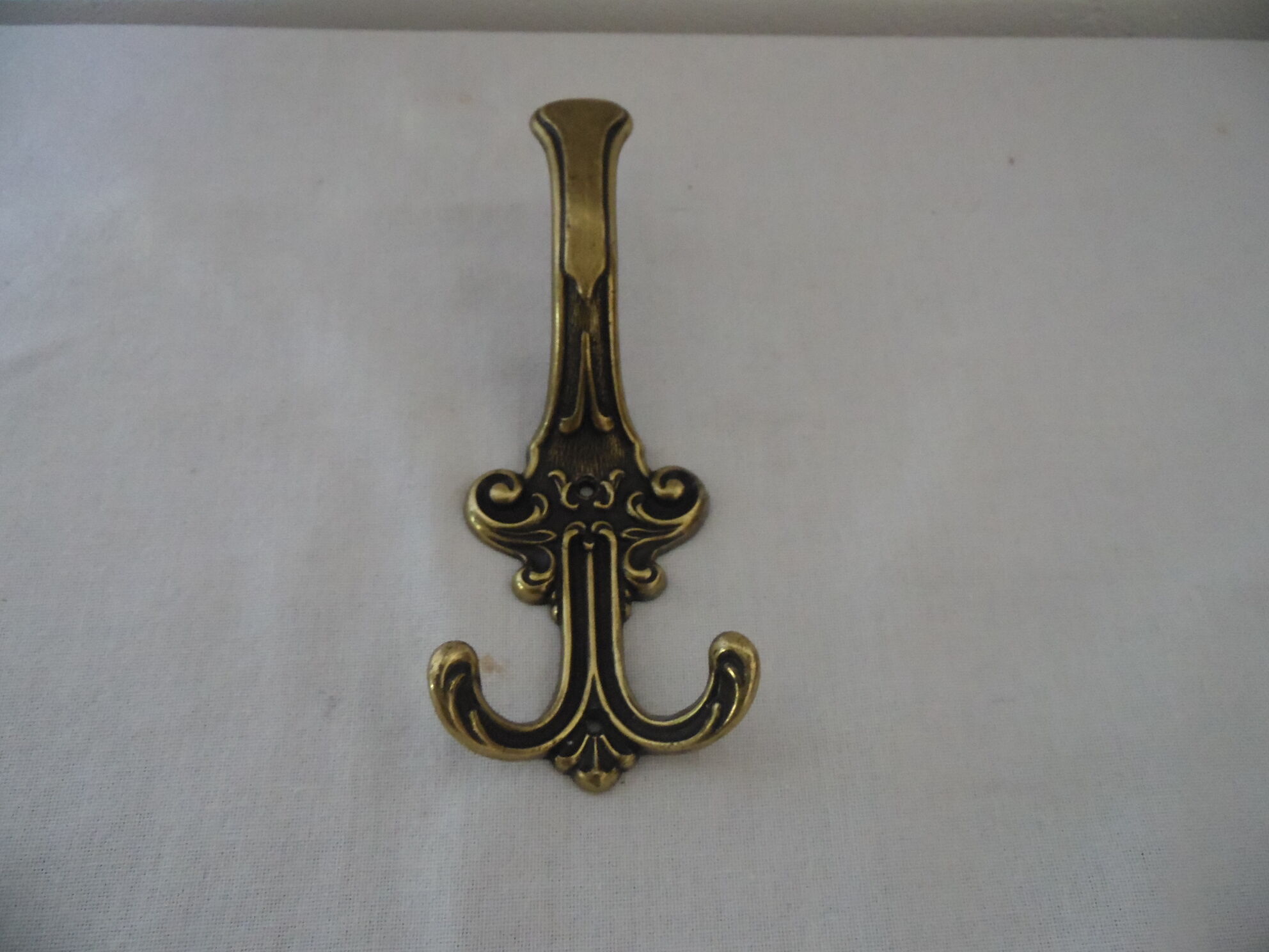 Brass hanging patere