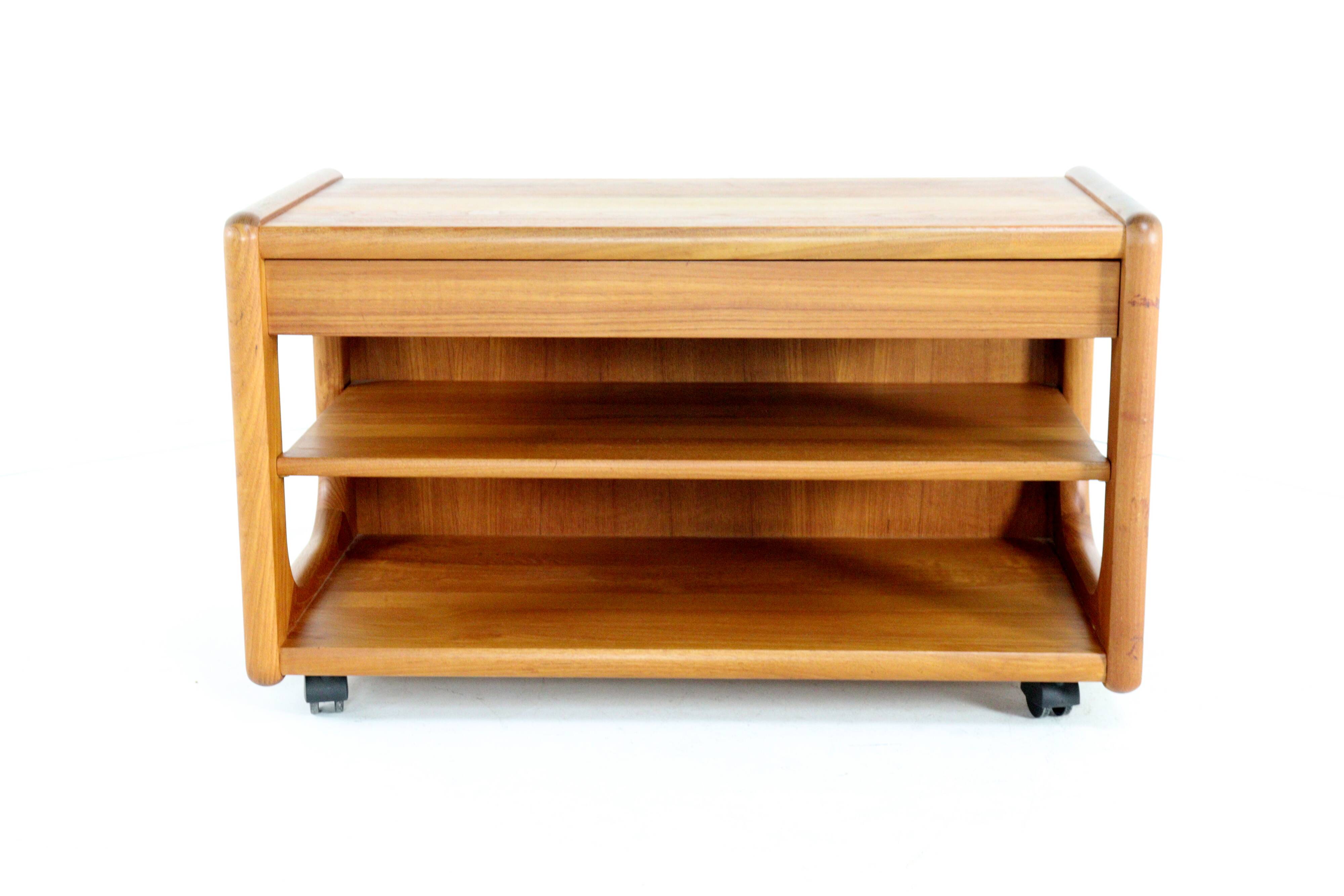 Desserte, table d'appoint vintage en teck sur roulettes, Danemark