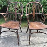 A pair of Windsor chairs in solid elm from the 1950s.