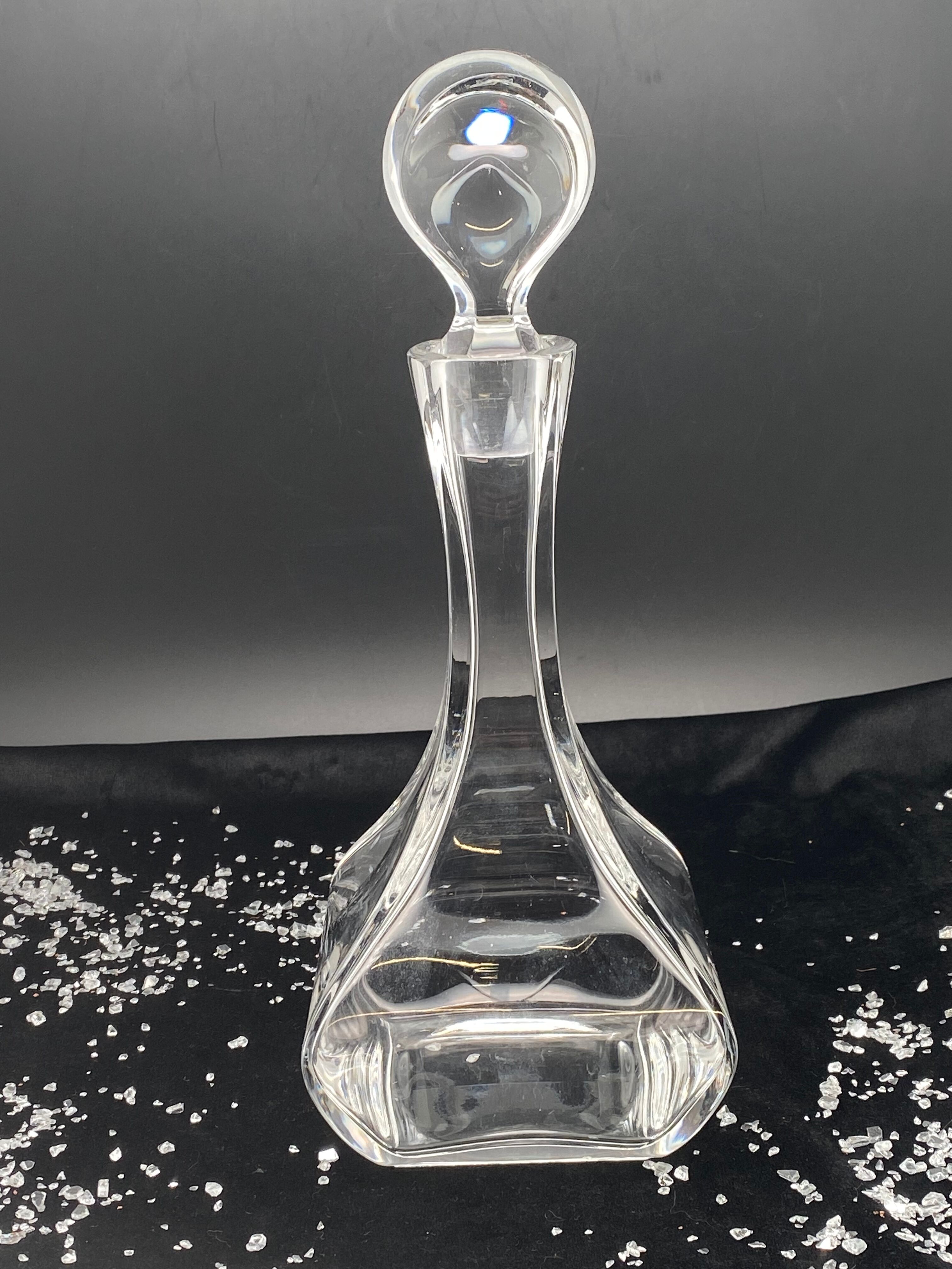 Glass decanter with stopper