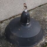 Gamelle noire en métal
