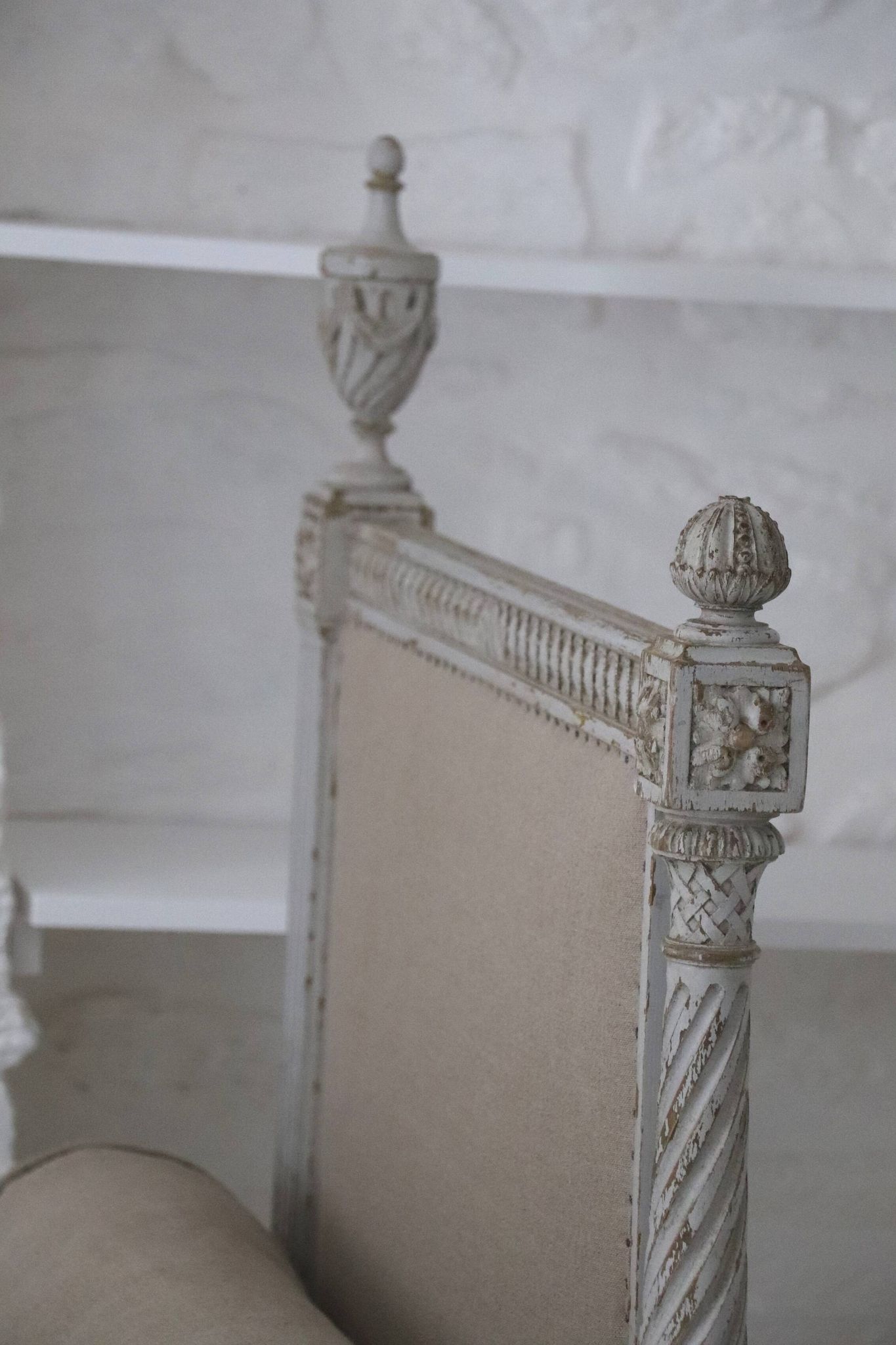 Lit de repos - banquette style Louis XVI retapissé en lin