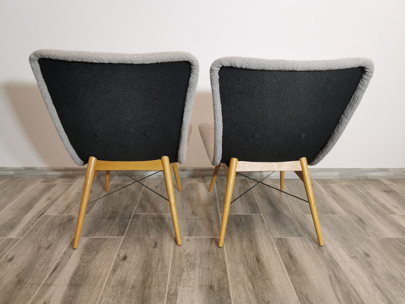 Paire de fauteuils restaurée par Miroslav Navratil
