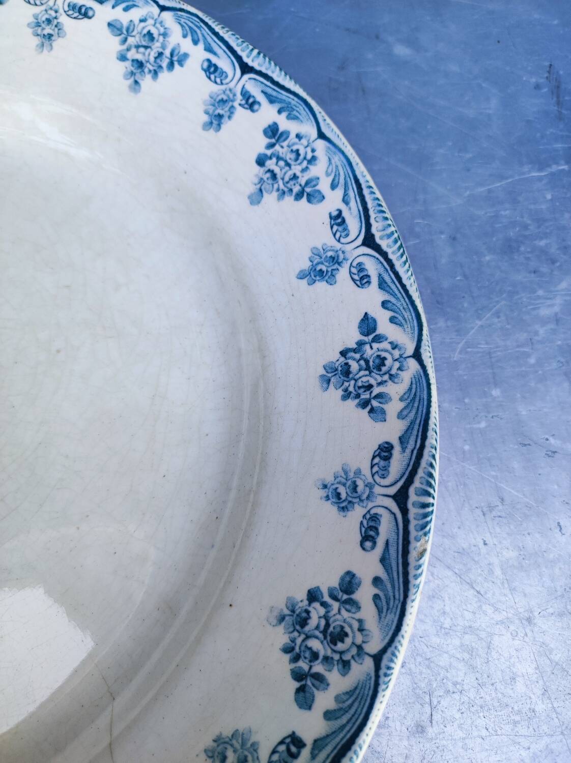 Old round iron earth dish, HB&Cie Bordeaux
