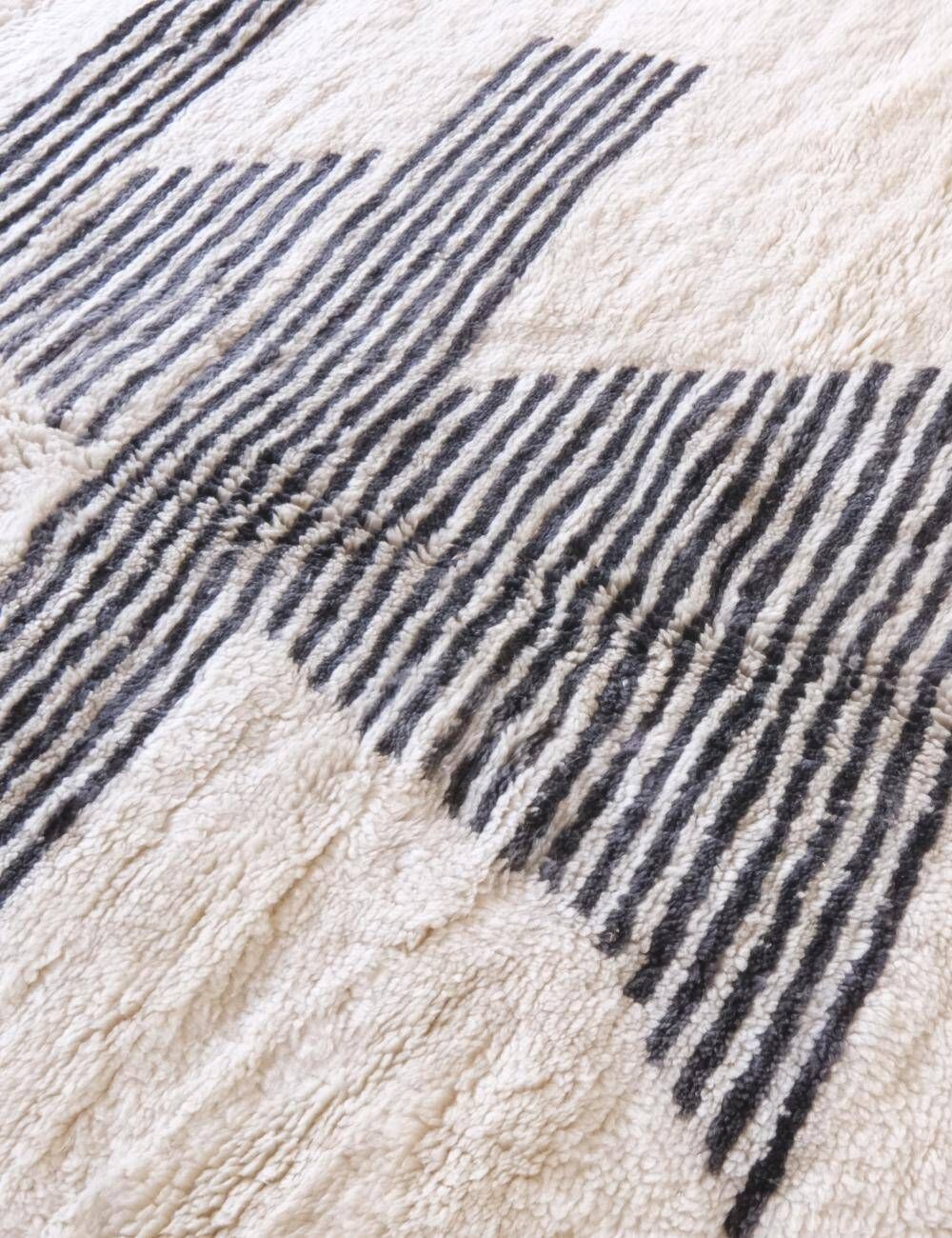 Contemporary Beni M'Rirt Rug - 306 x 207 cm