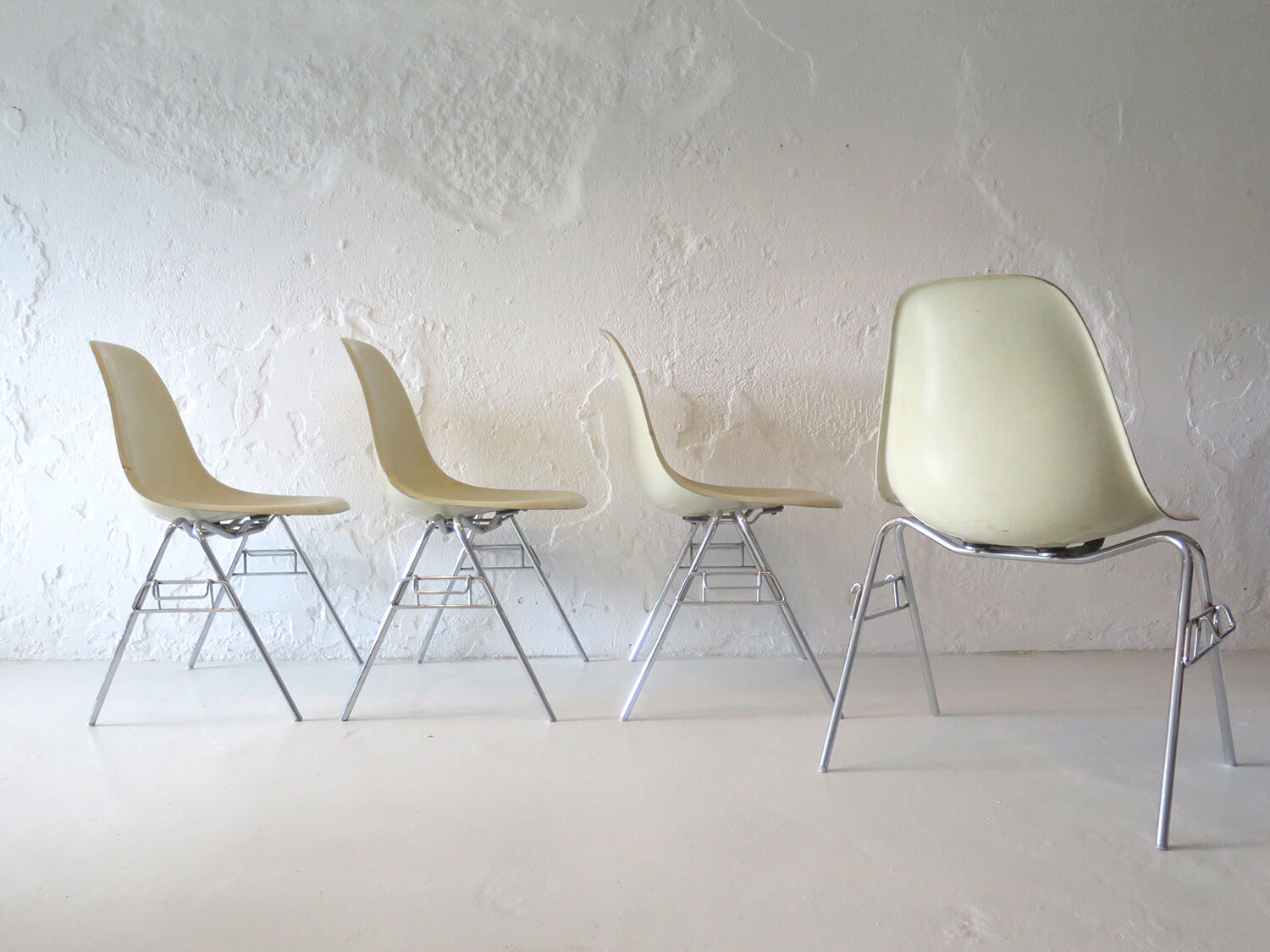 Set of 4 DCW fiber glass chairs