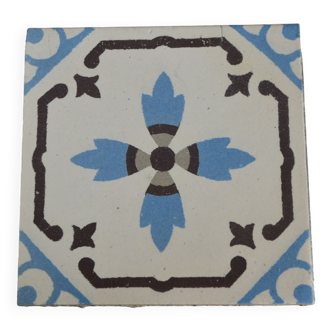 Dessous de plat en carreau de ciment motif croix