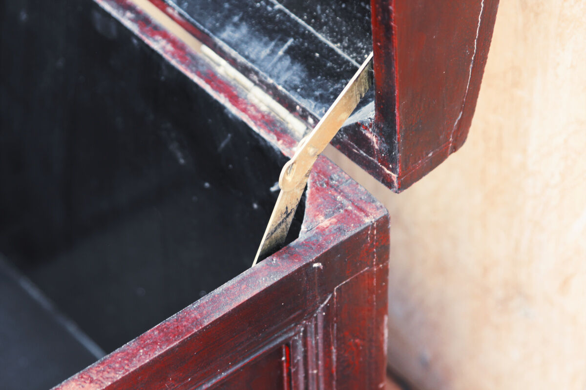 Lacquered wood chest, Napoleon III style