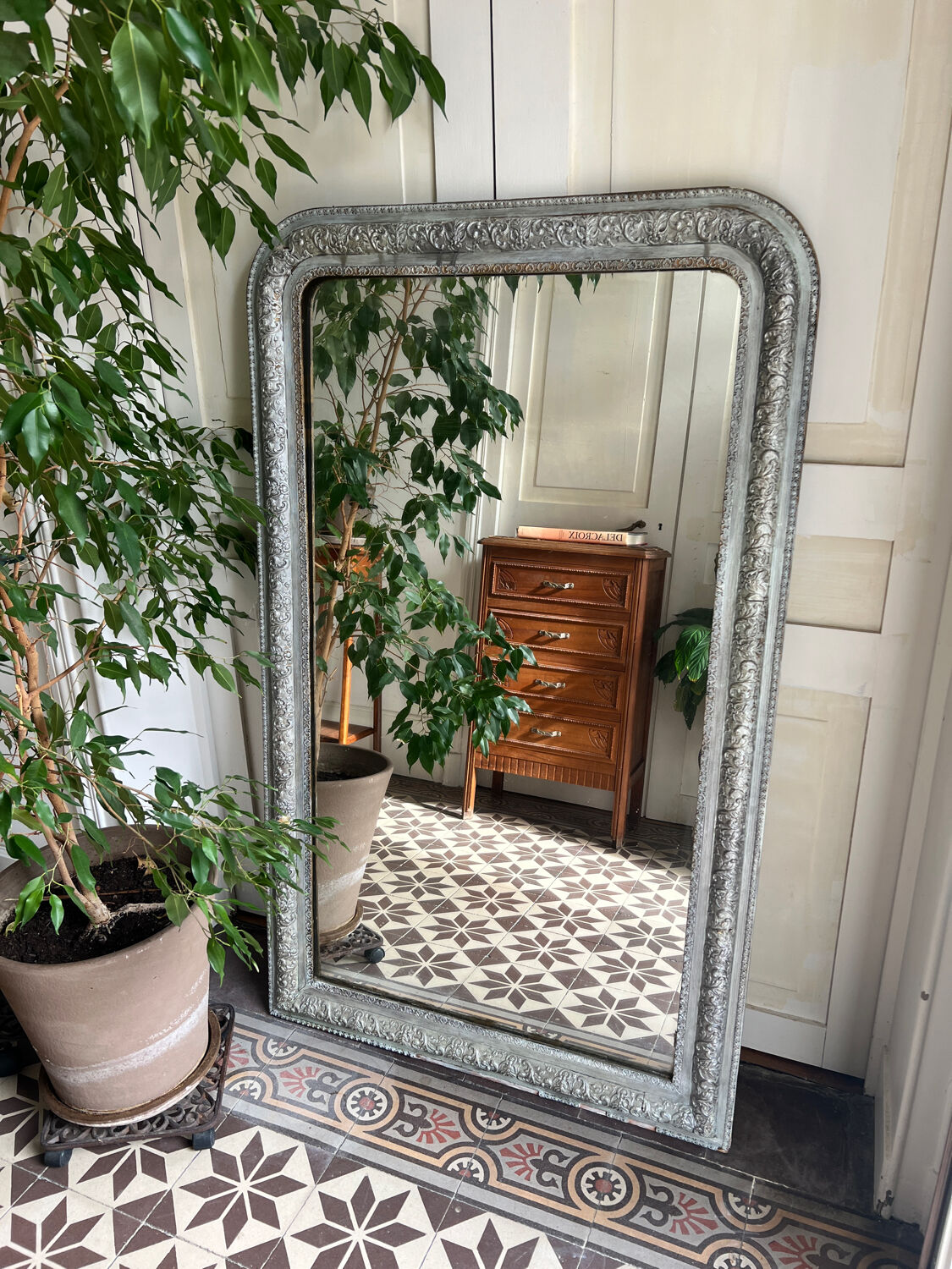 Antique mirror in stucco and wood