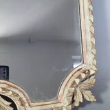 Ancien miroir bois sculpté cérusé décor colombes style Louis XVI Shabby 85x53 cm B572